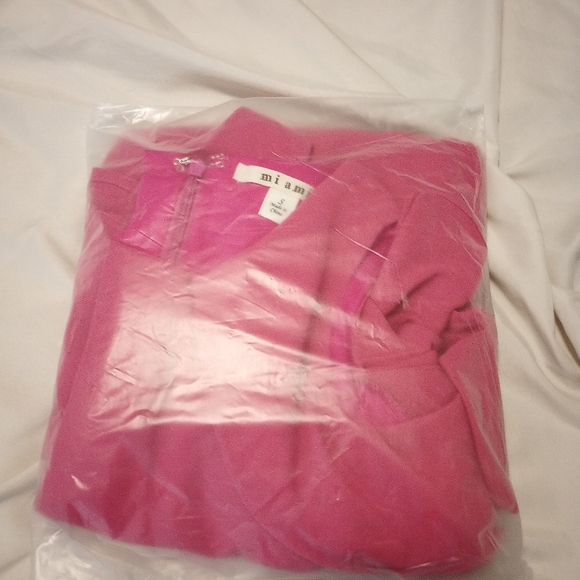 Hot Pink Shorts Romper w/Pockets - Picture 6 of 9